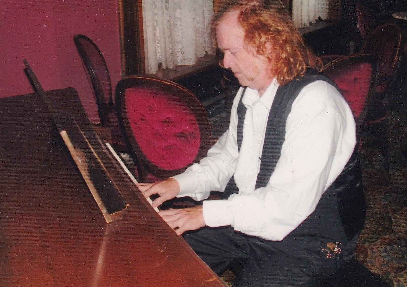 Wayne Franks at the piano, Tippecanoe Place, 2008